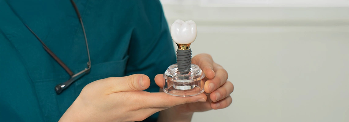 Coût des implants dentaires en 2026 : Algérie vs Turquie (Guide complet de comparaison des prix)