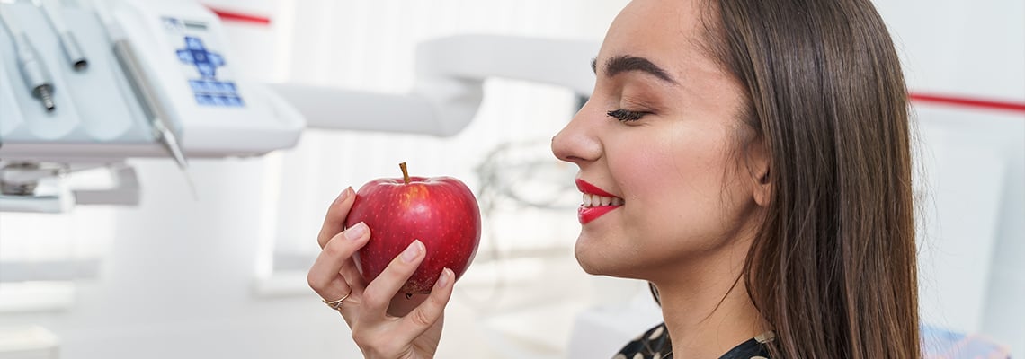 A complete guide to the diet during and after dental implants